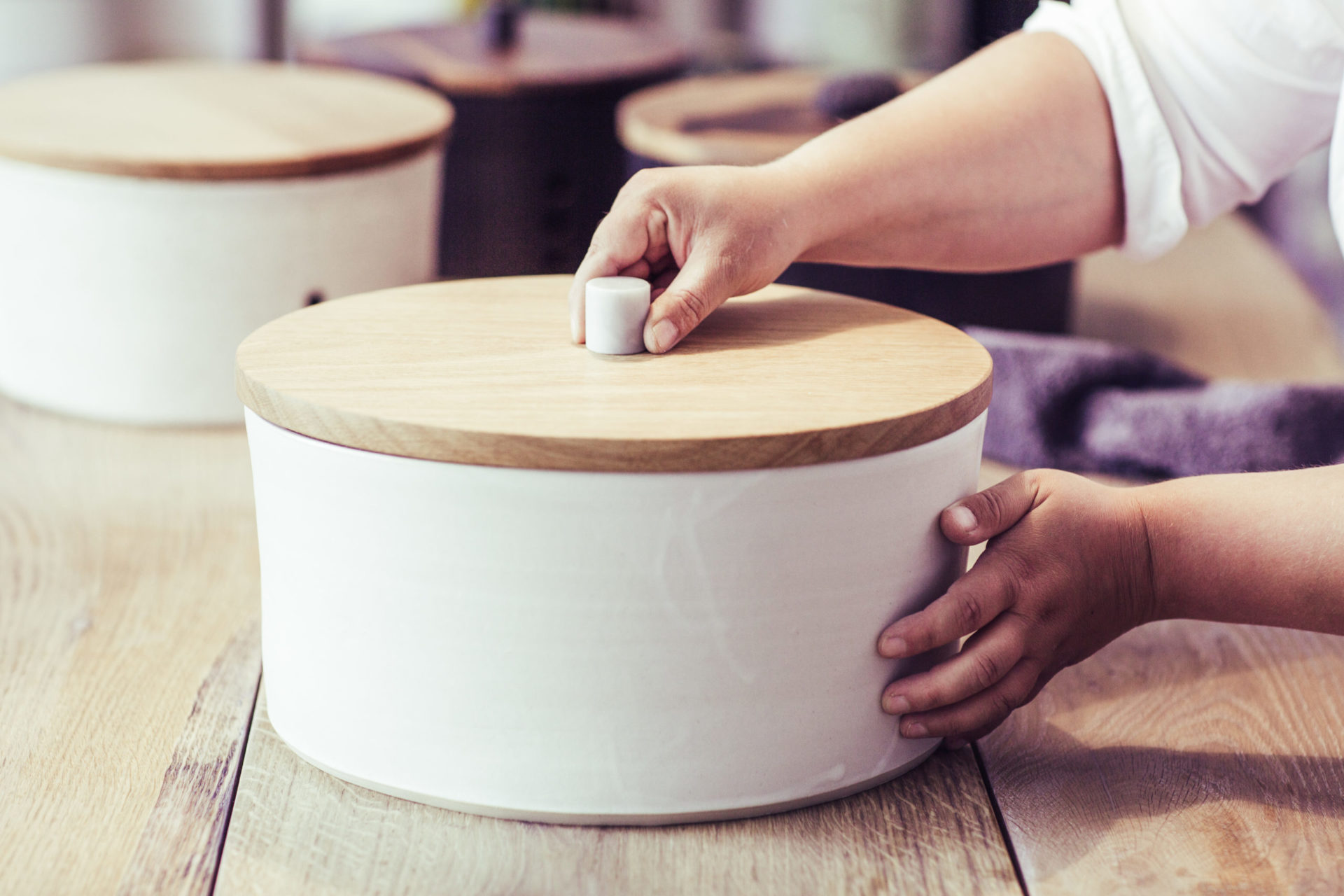 Brottopf rund, ohne Spots, Sahne matt, Eiche, Marmorknauf (2)