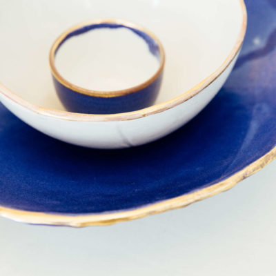 Schalen in blau mit Goldrand, zeitlose Keramik, gut kombinierbar