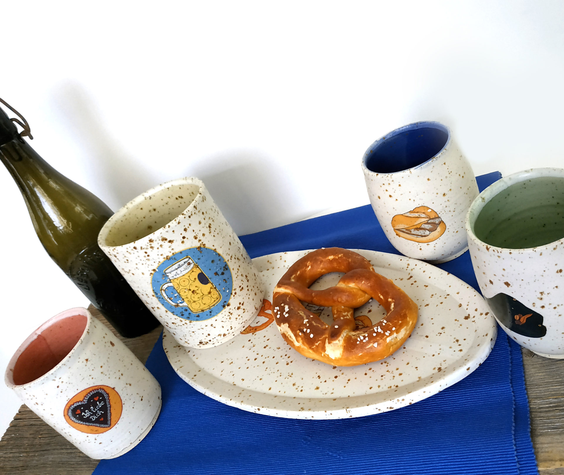 foto11-1.jpg Bayerische Keramik Steinzeugton Becher mit bayerischem Aufdruck z.B. Lebkuchenherz