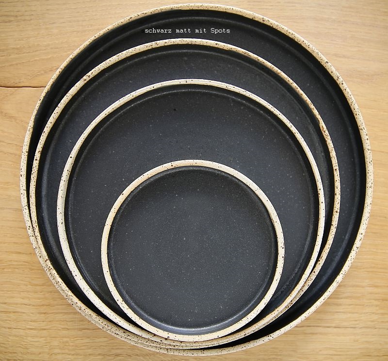 schwarz-matt-spots.jpg